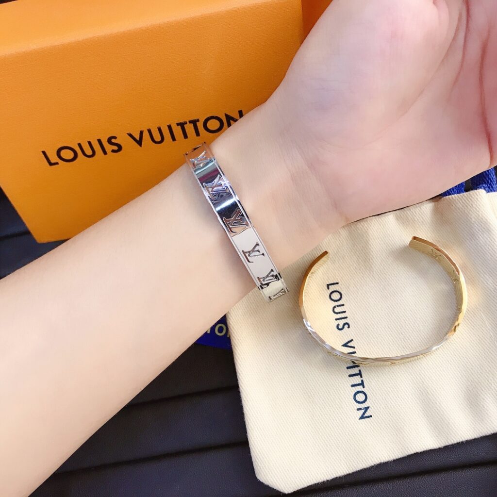 Designer S018 Bracelet editorial product context 1