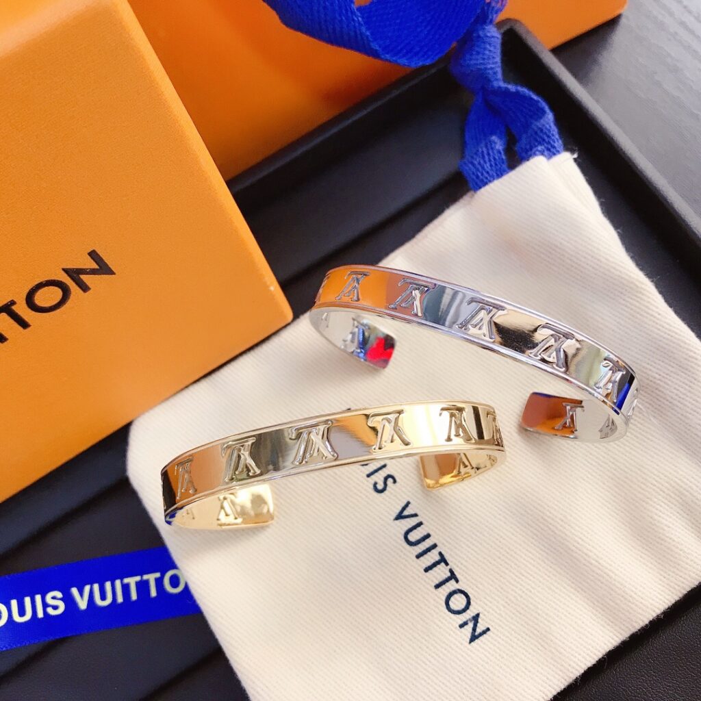 Designer S018 Bracelet editorial product context 3