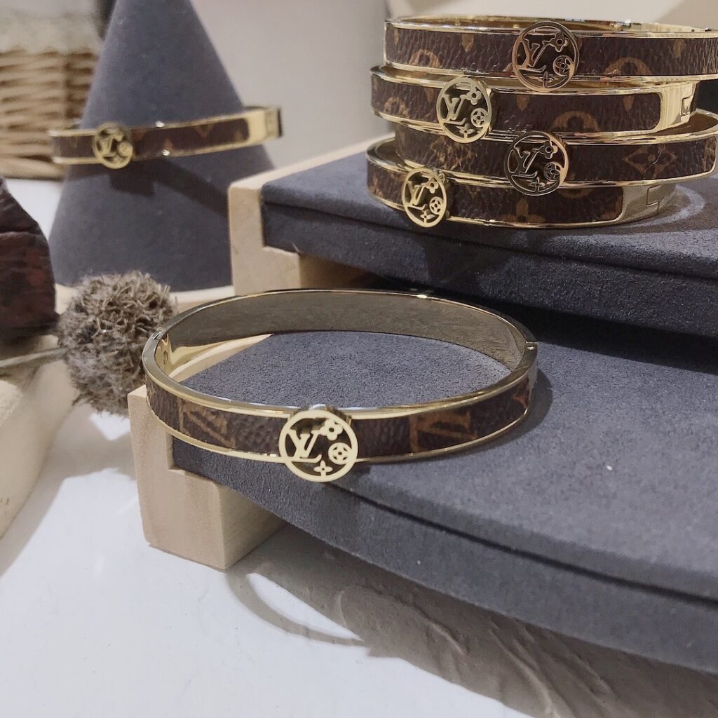 Designer S019 Bracelet editorial product context 1