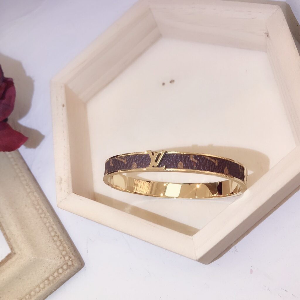 Designer S021 Bracelet editorial product context 1