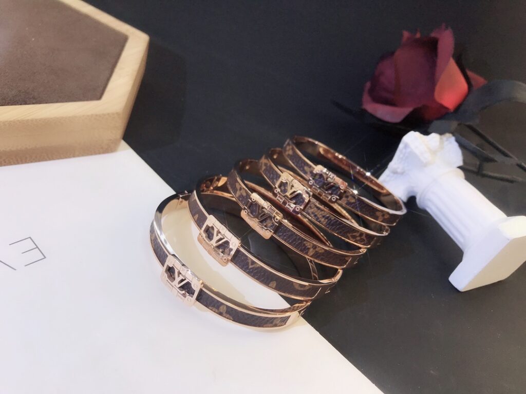 Designer S117 Bracelet editorial product context 1