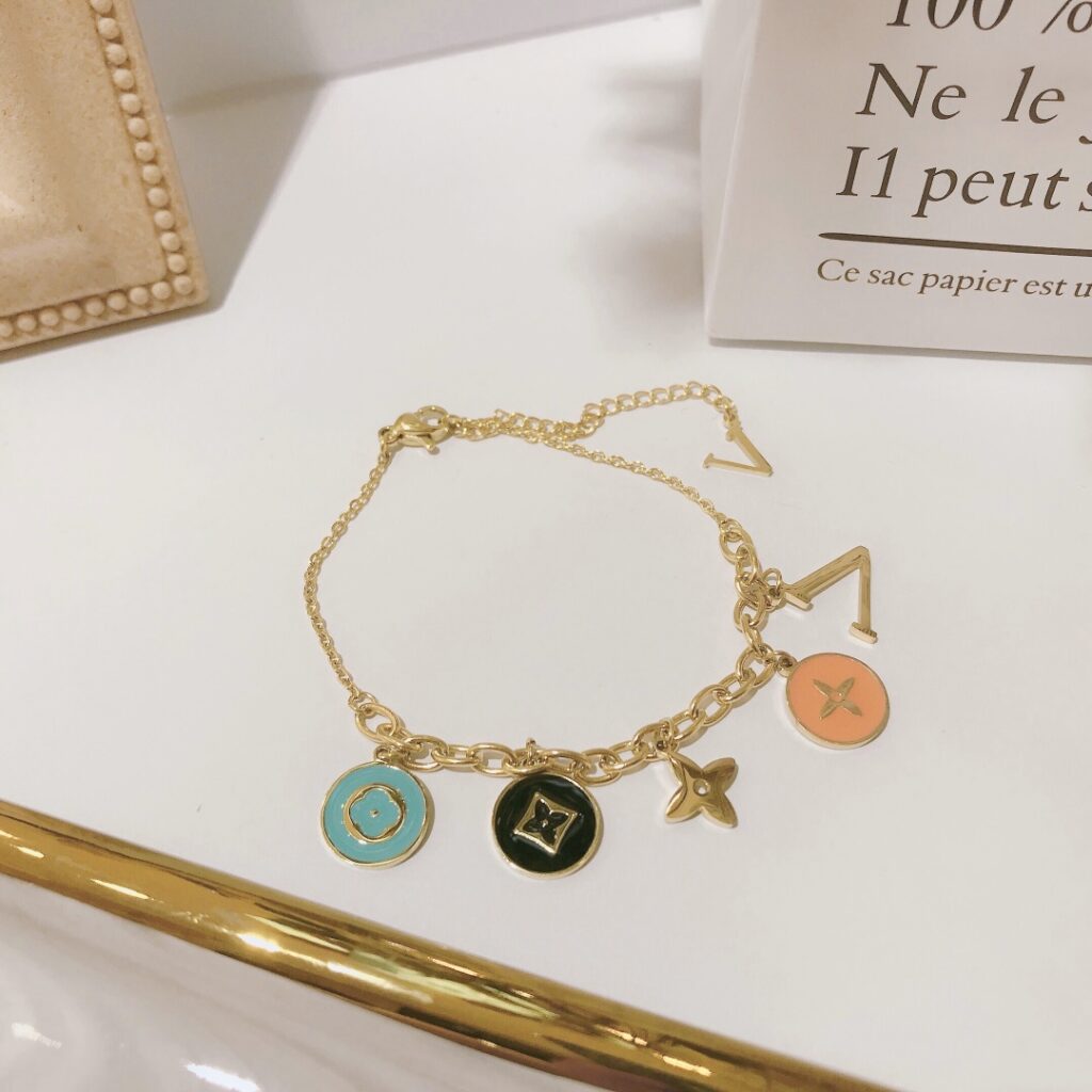 Designer Necklace editorial product context 1