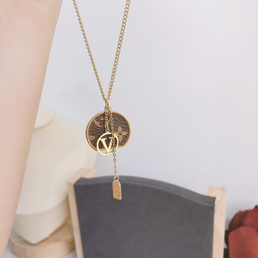 Designer Bag editorial product context 2