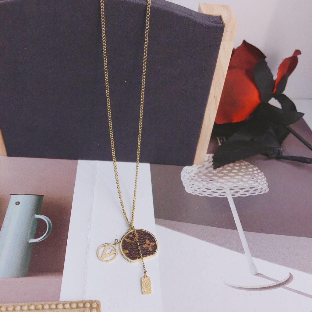 Designer Bag editorial product context 3