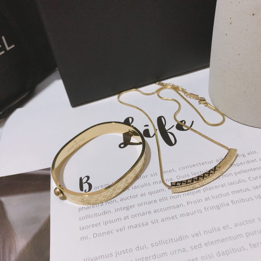 Designer Necklace editorial product context 1