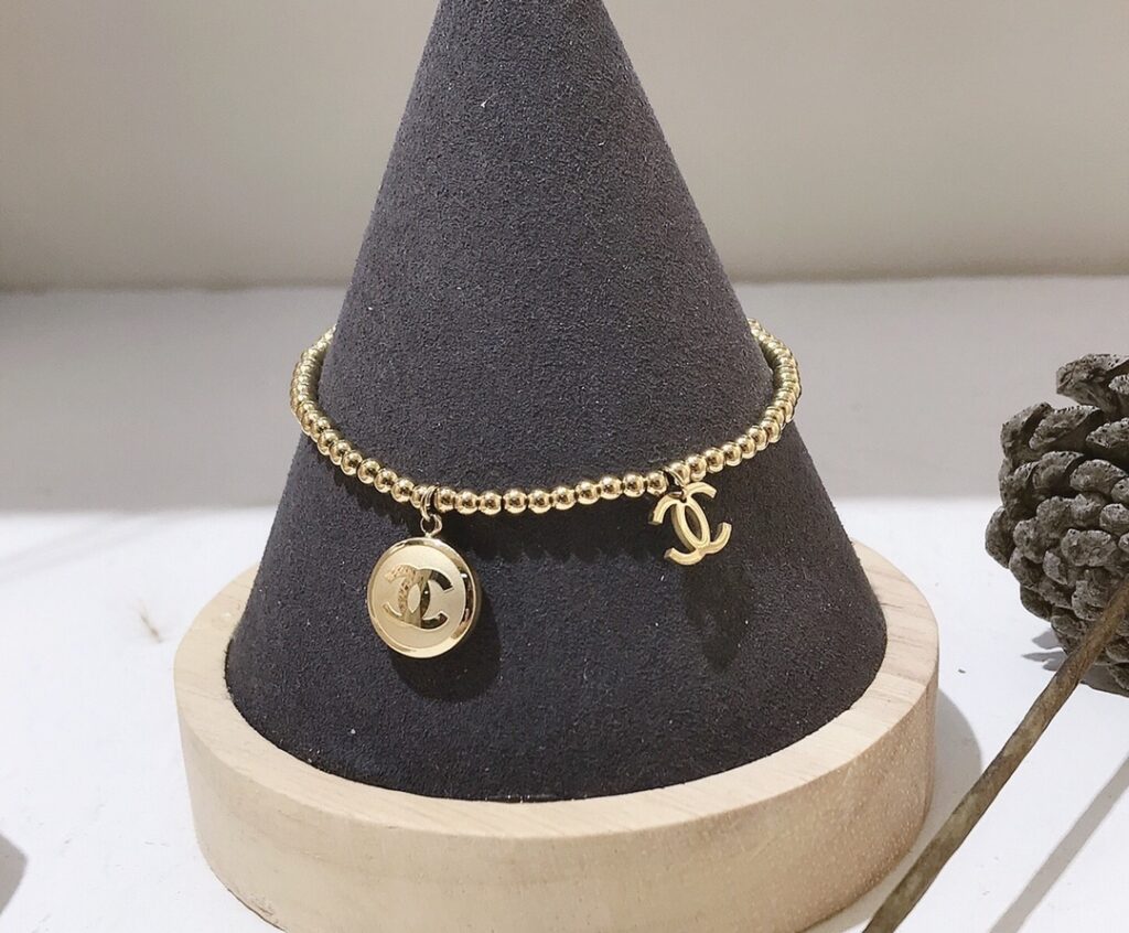 Designer L003 Necklace editorial product context 2