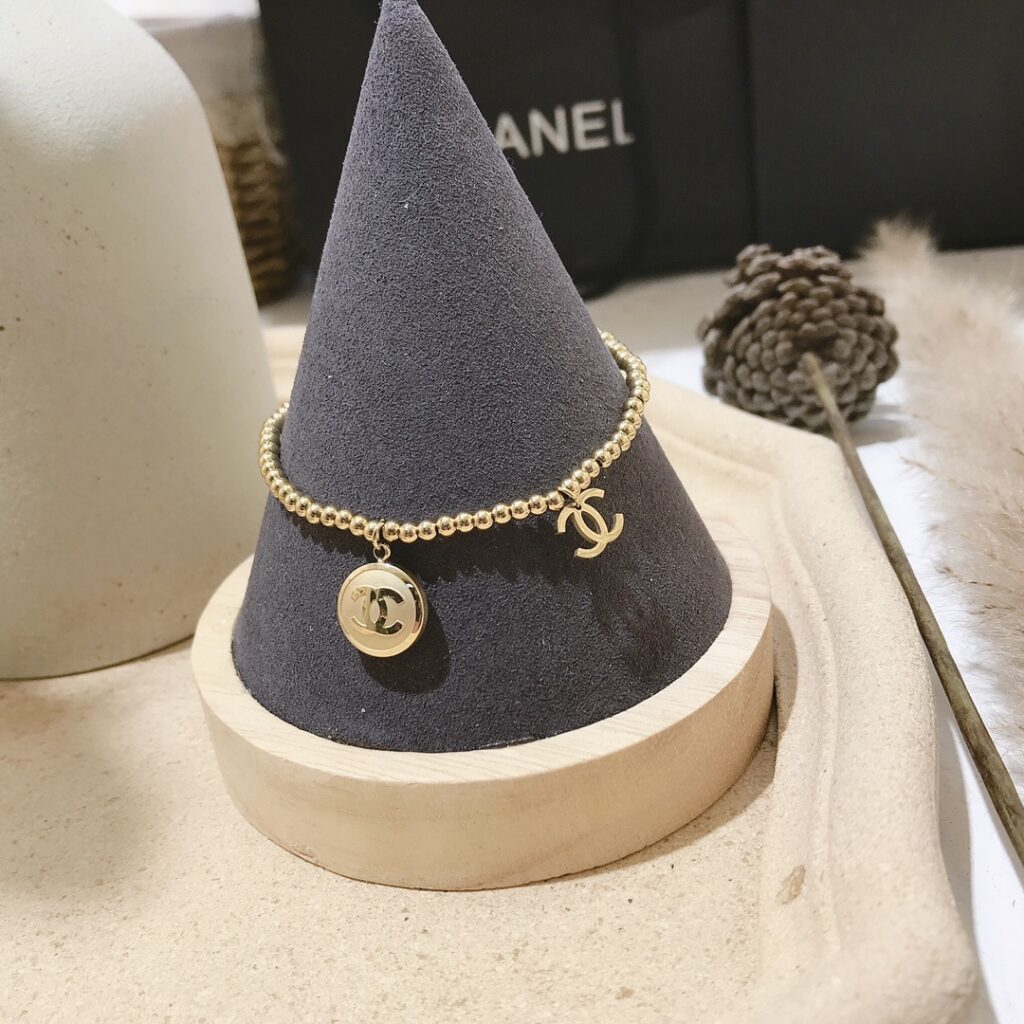 Designer L003 Necklace editorial product context 1