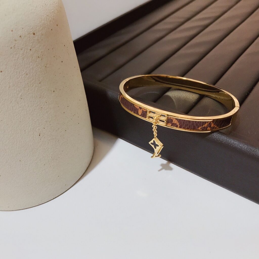 Designer S043 Bracelet editorial product context 1