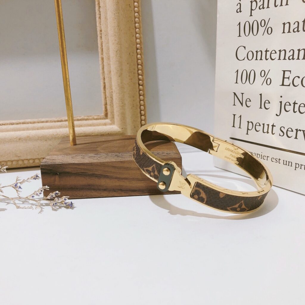 Designer S046 Bracelet editorial product context 1