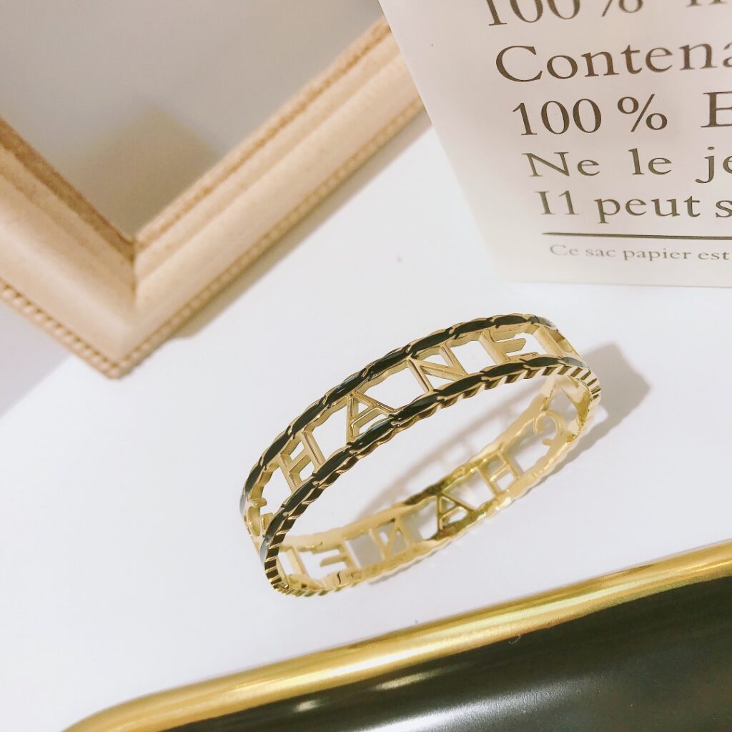 Designer S053 Necklace editorial product context 2