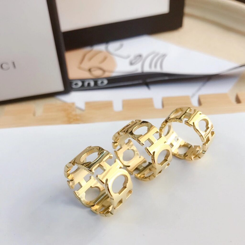 Designer J016 Ring editorial product context 3