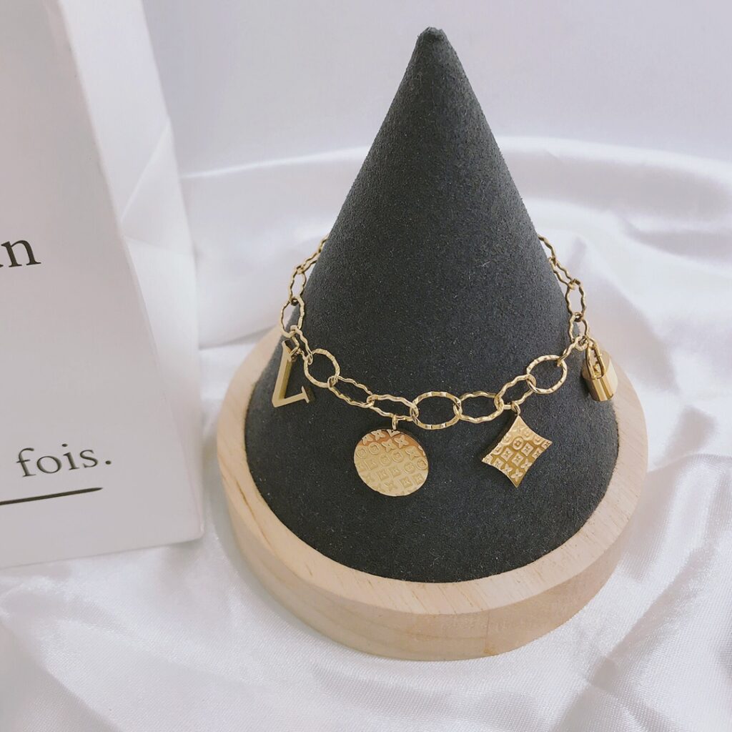 Designer L029 Ring editorial product context 1