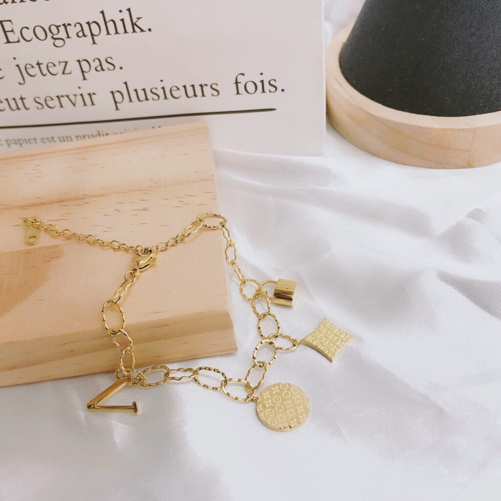 Designer L029 Ring editorial product context 3