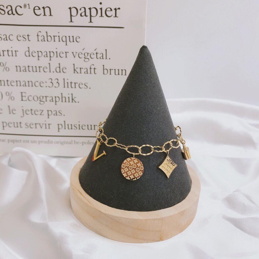 Designer L029 Ring editorial product context 2