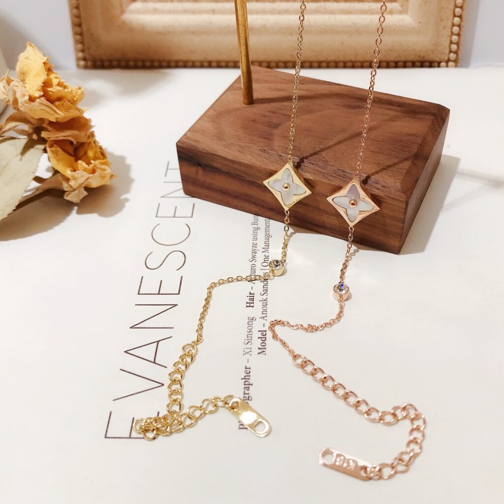 Designer L030 Bracelet editorial product context 1