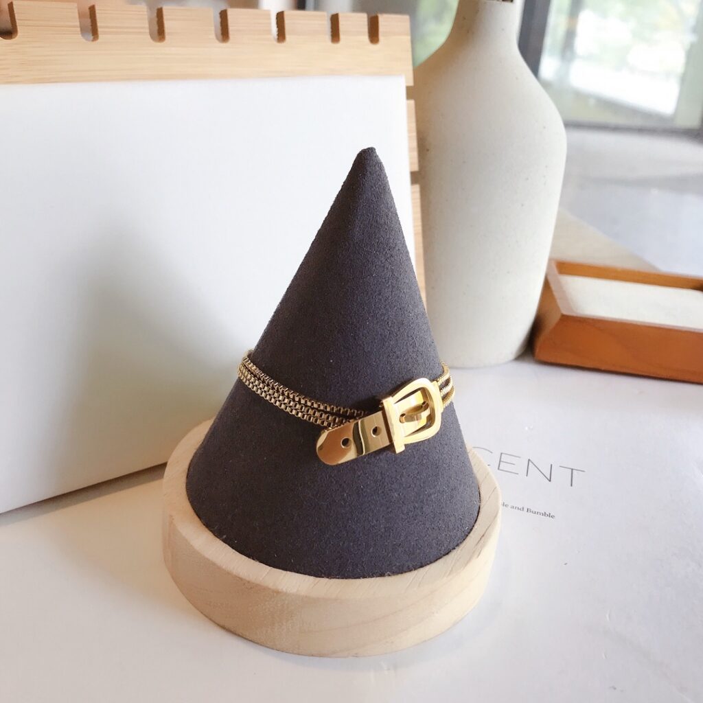 Designer L032 Belt editorial product context 1