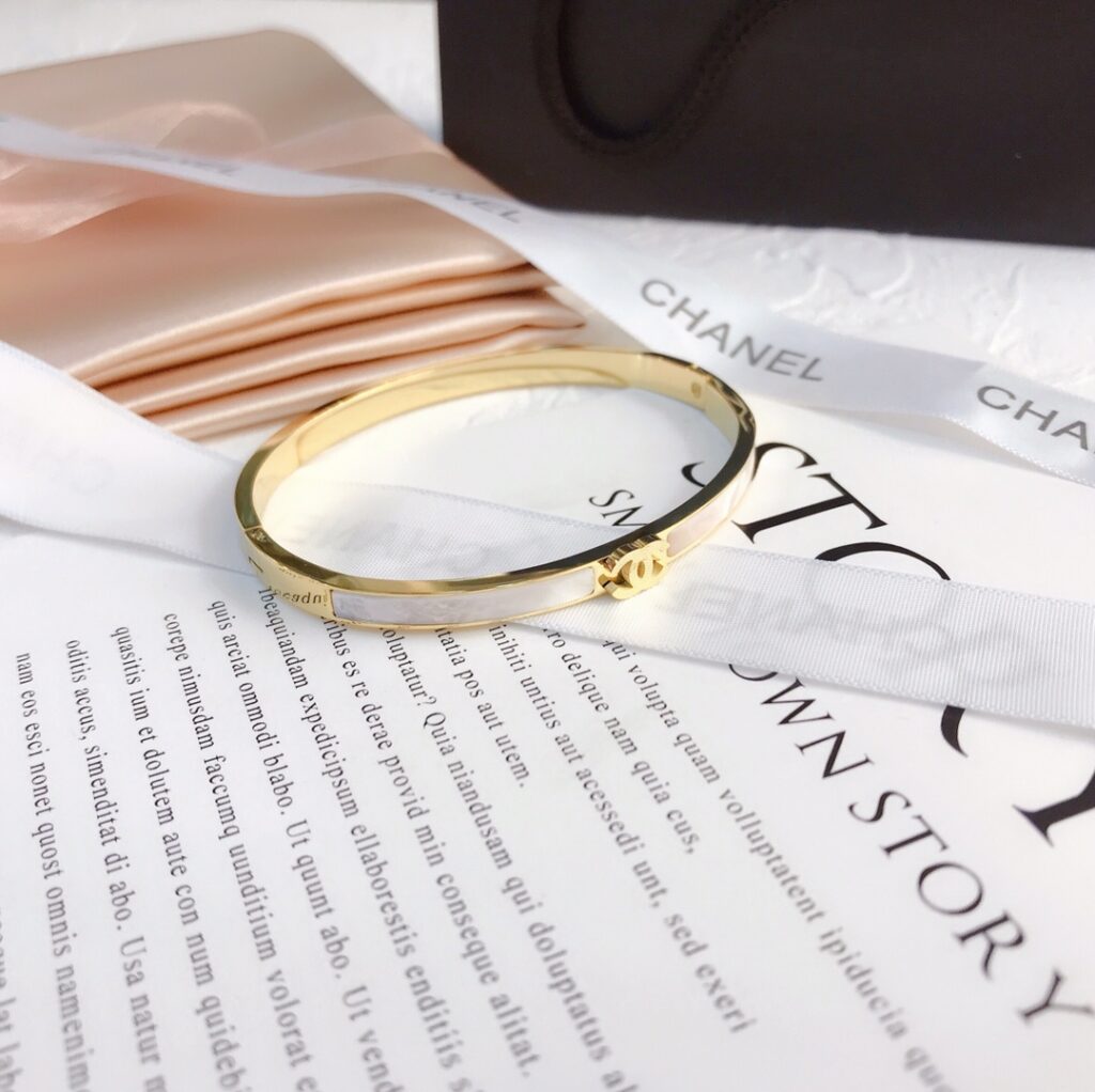 Designer S067 Bracelet editorial product context 1