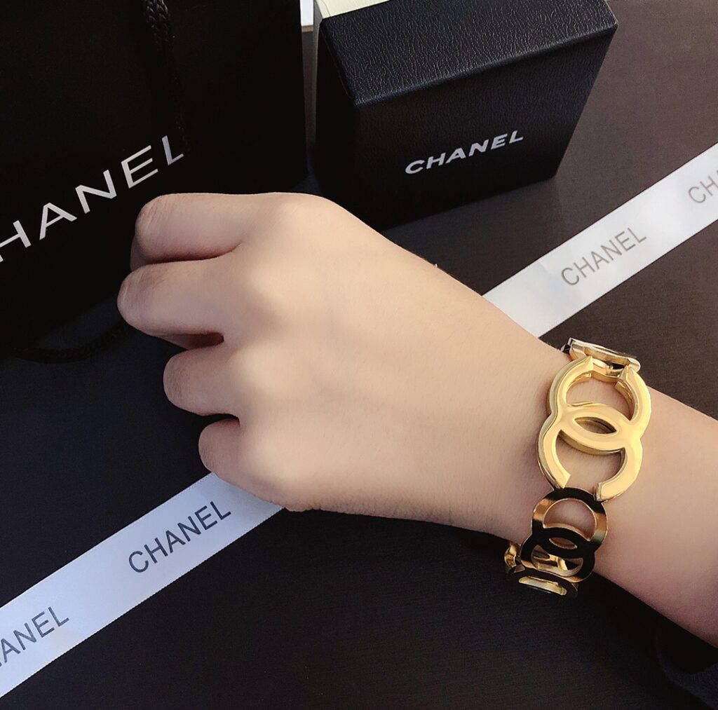 Designer S077 Ring editorial product context 1