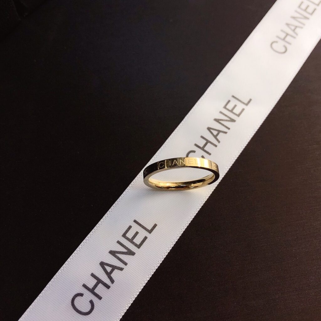 Designer J018 Ring editorial product context 3