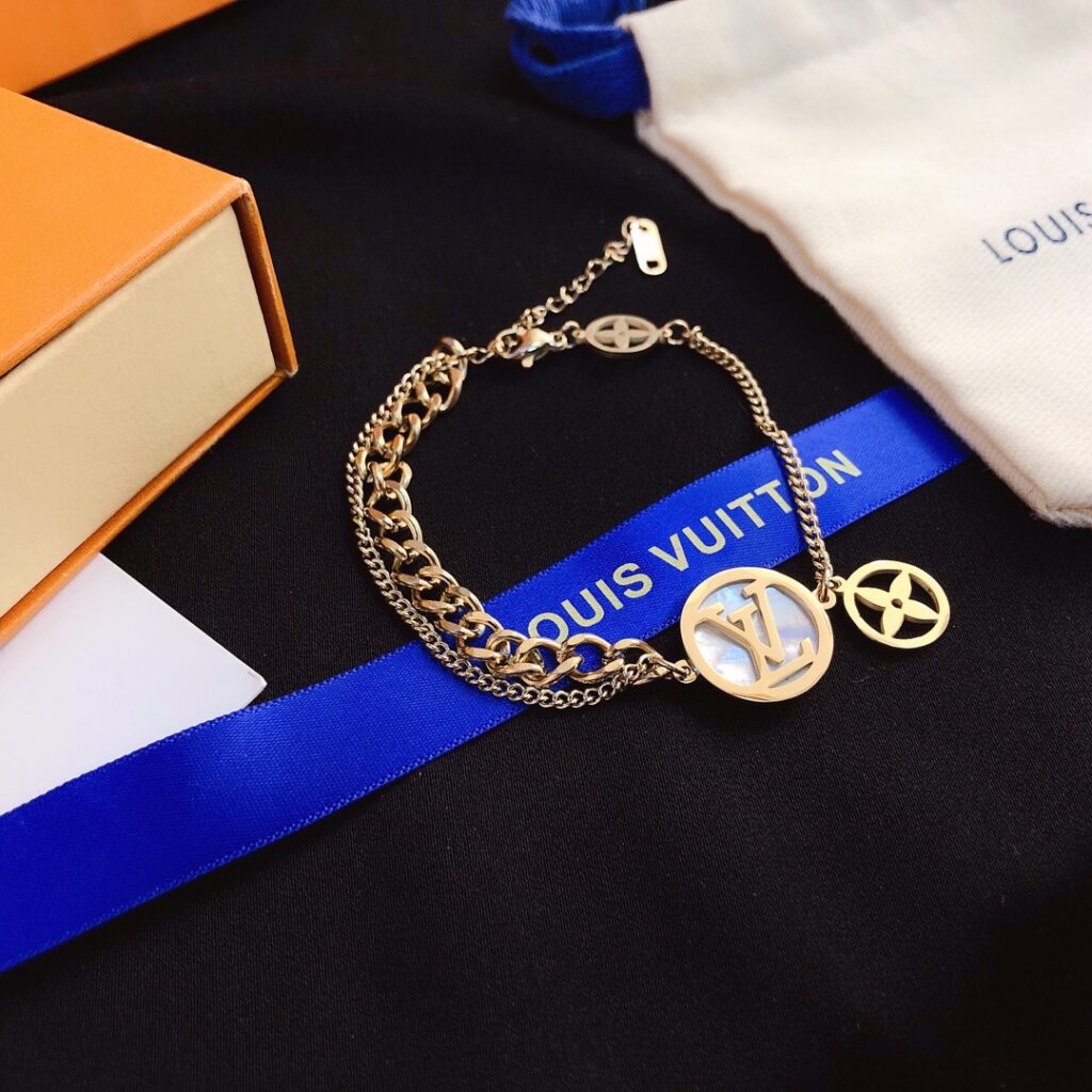 Designer L046 Bracelet editorial product context 1