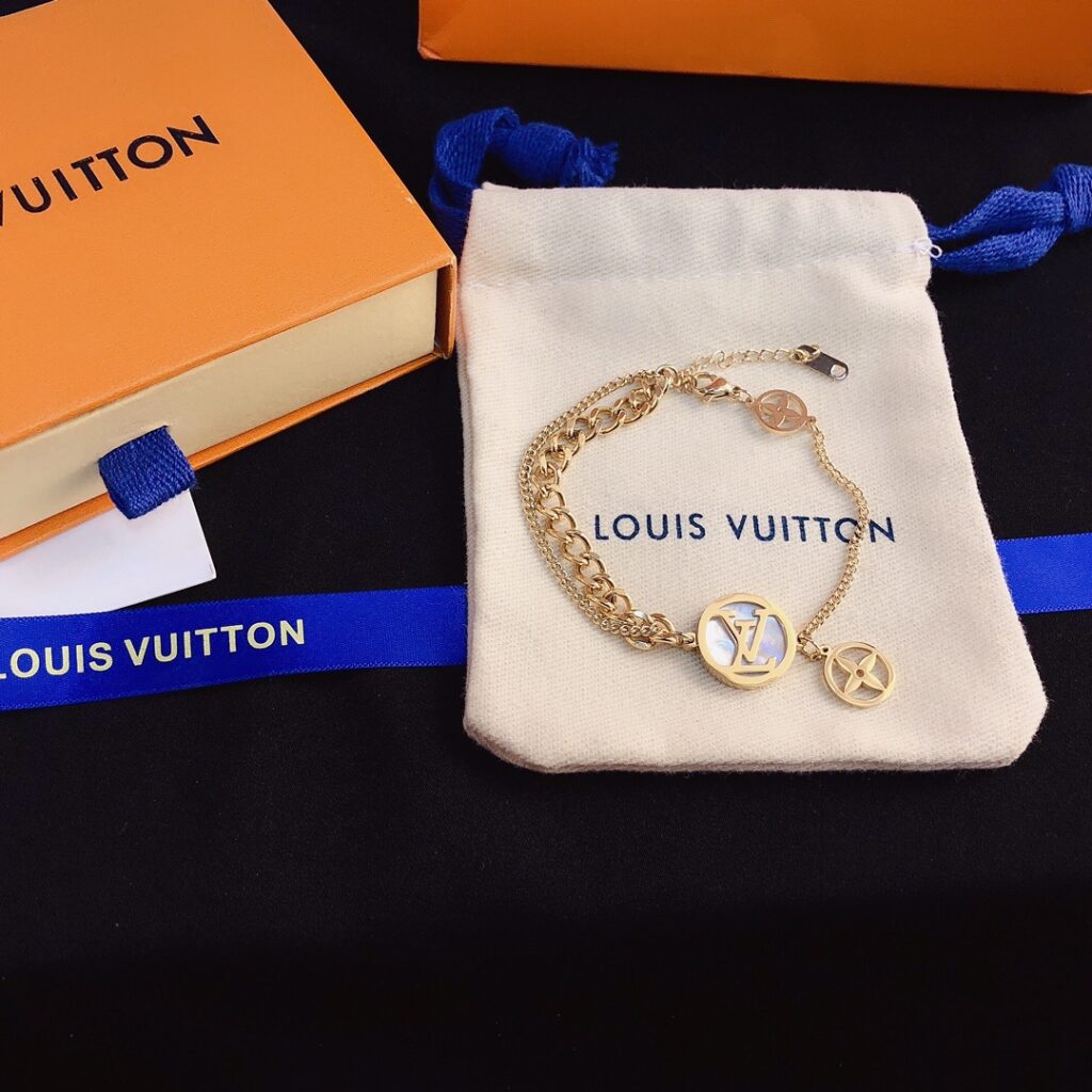 Designer L046 Bracelet editorial product context 2