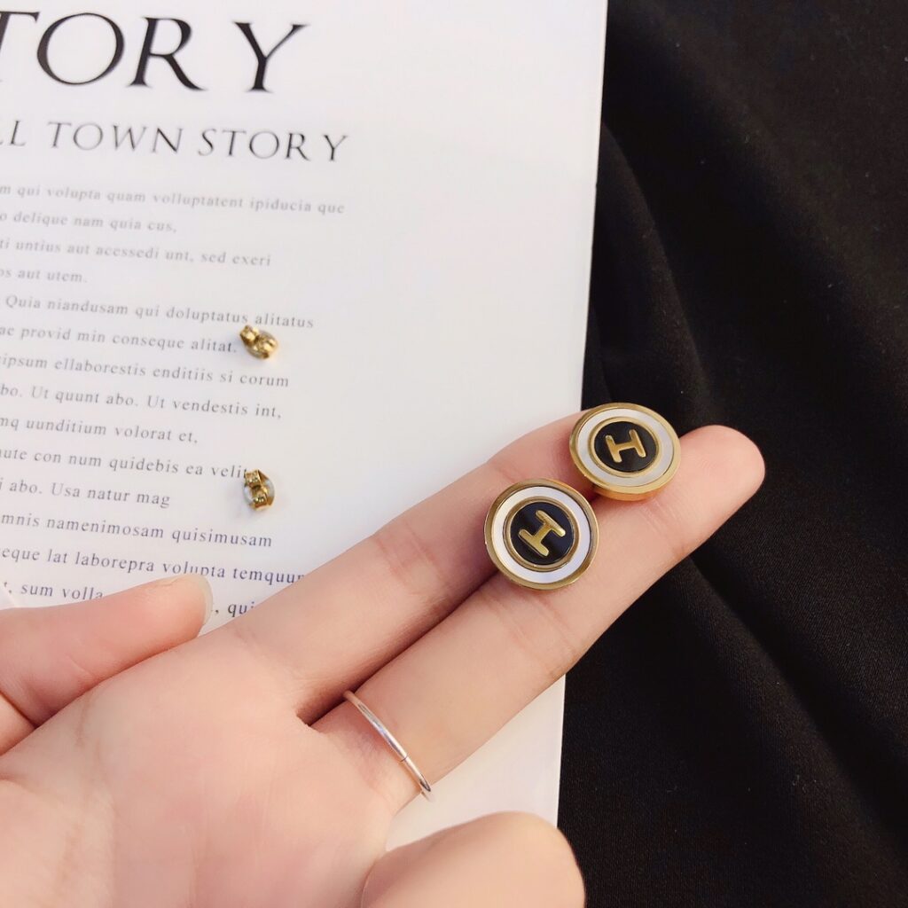 Designer A322 Ring editorial product context 2