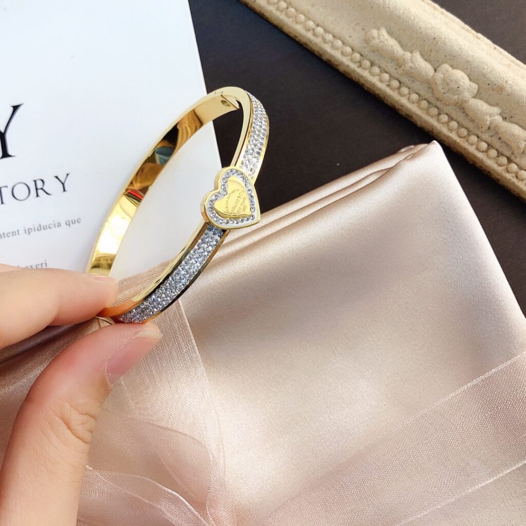 Designer S092 Ring editorial product context 1