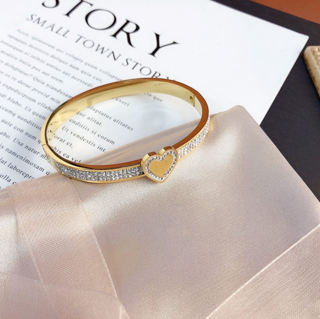 Designer S092 Ring editorial product context 3