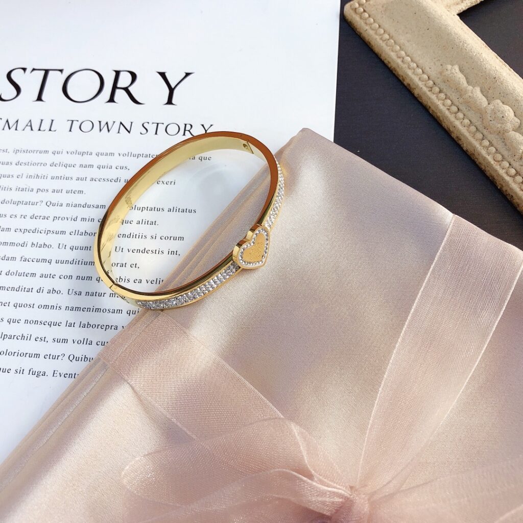 Designer S092 Ring editorial product context 2
