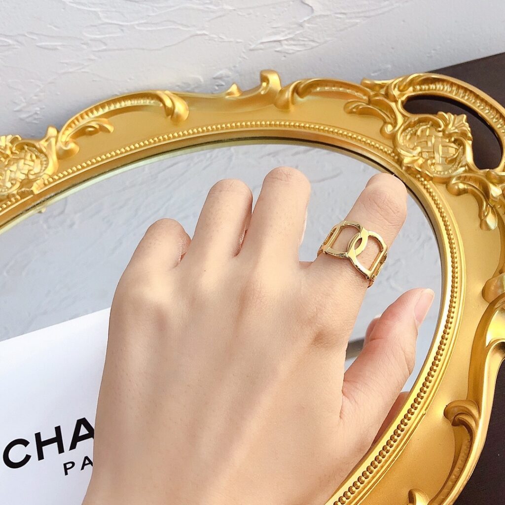 Designer J022 Ring editorial product context 1