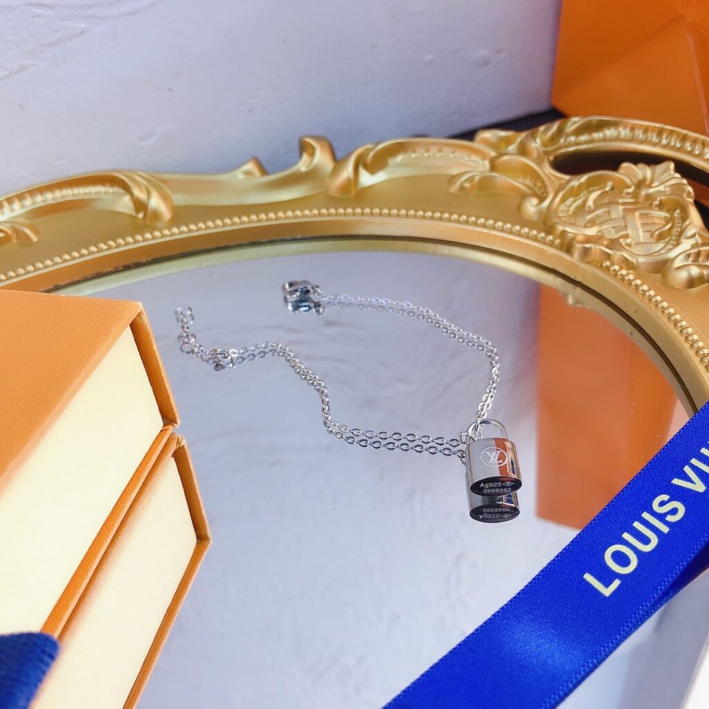 Designer L047 Bracelet editorial product context 1