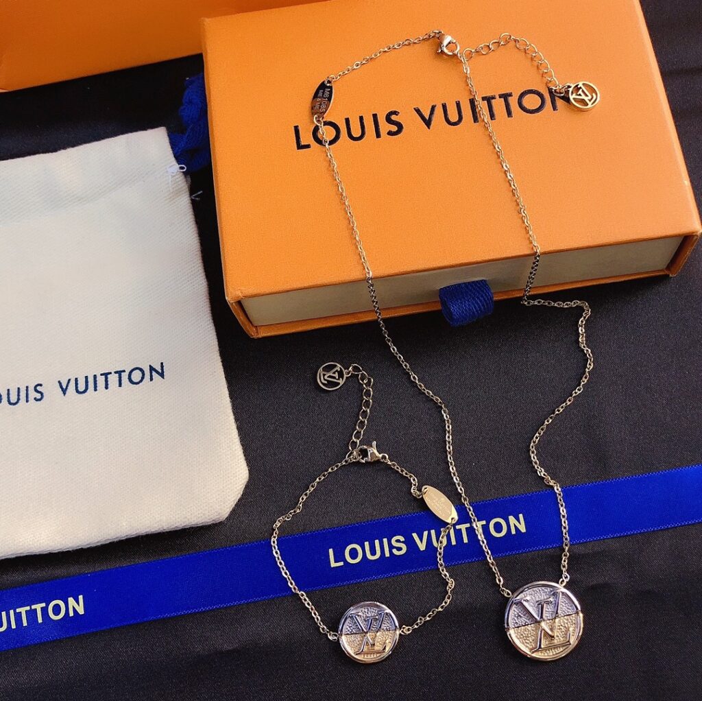Designer L082 Necklace editorial product context 3