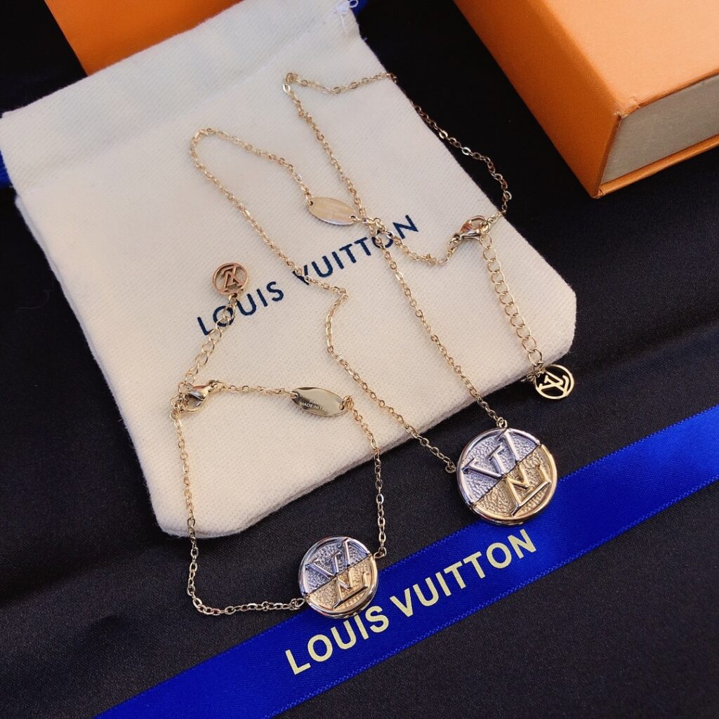 Designer L082 Necklace editorial product context 1