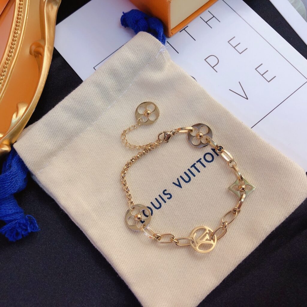 Designer L048 Bracelet editorial product context 1