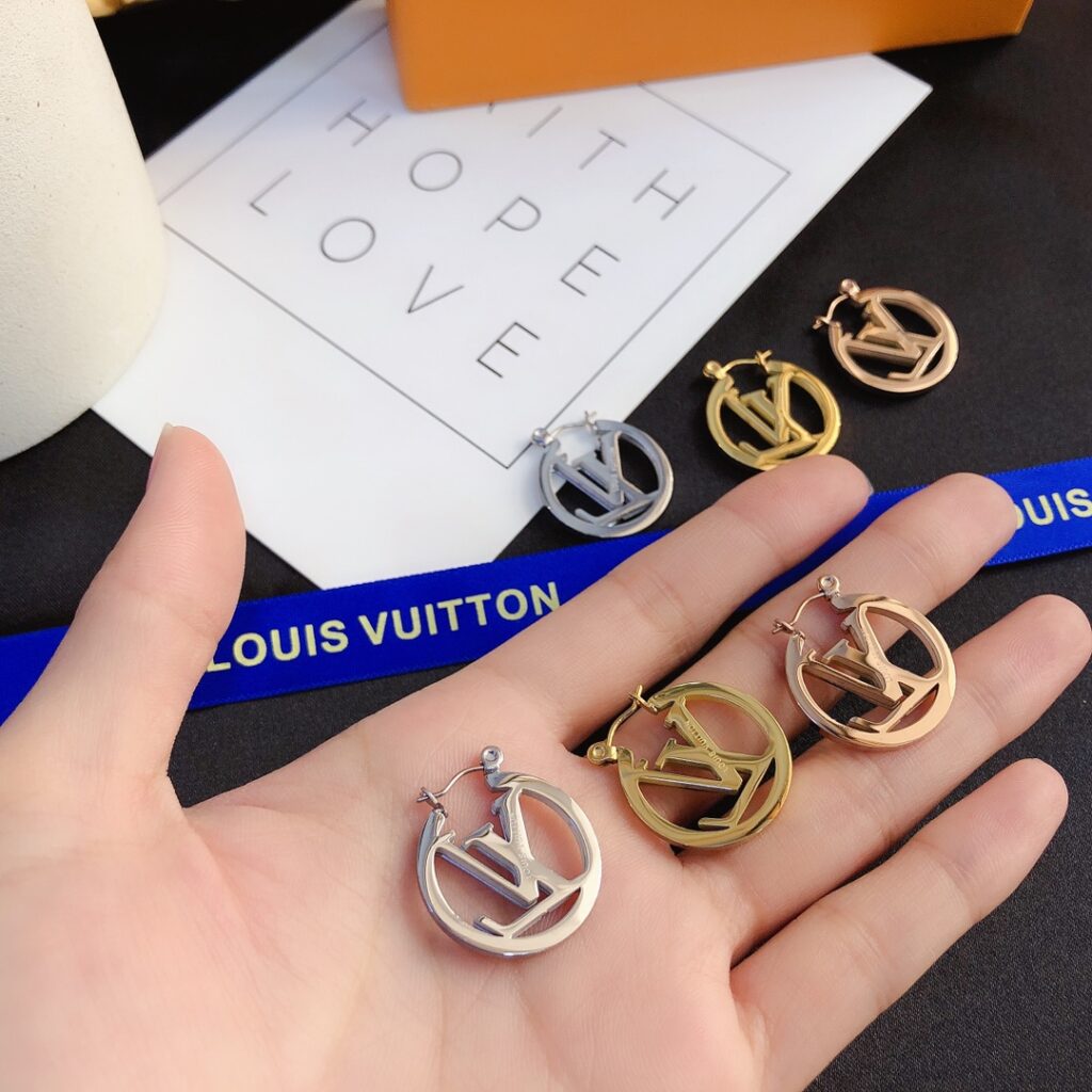 Designer A358 Ring editorial product context 3