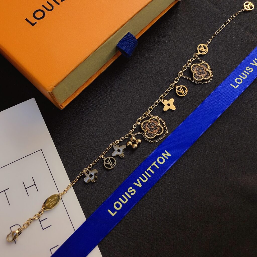 Designer L049 Bracelet editorial product context 1