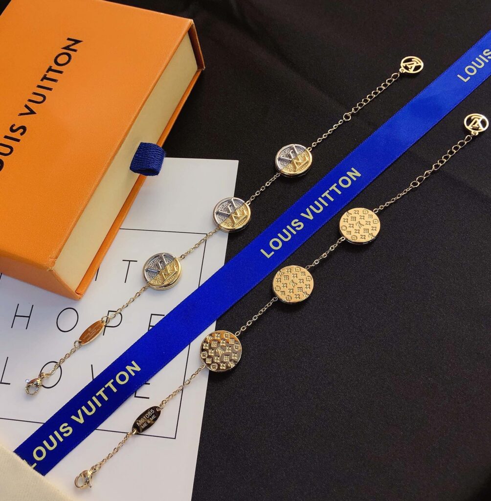 Designer L050 Bracelet editorial product context 1