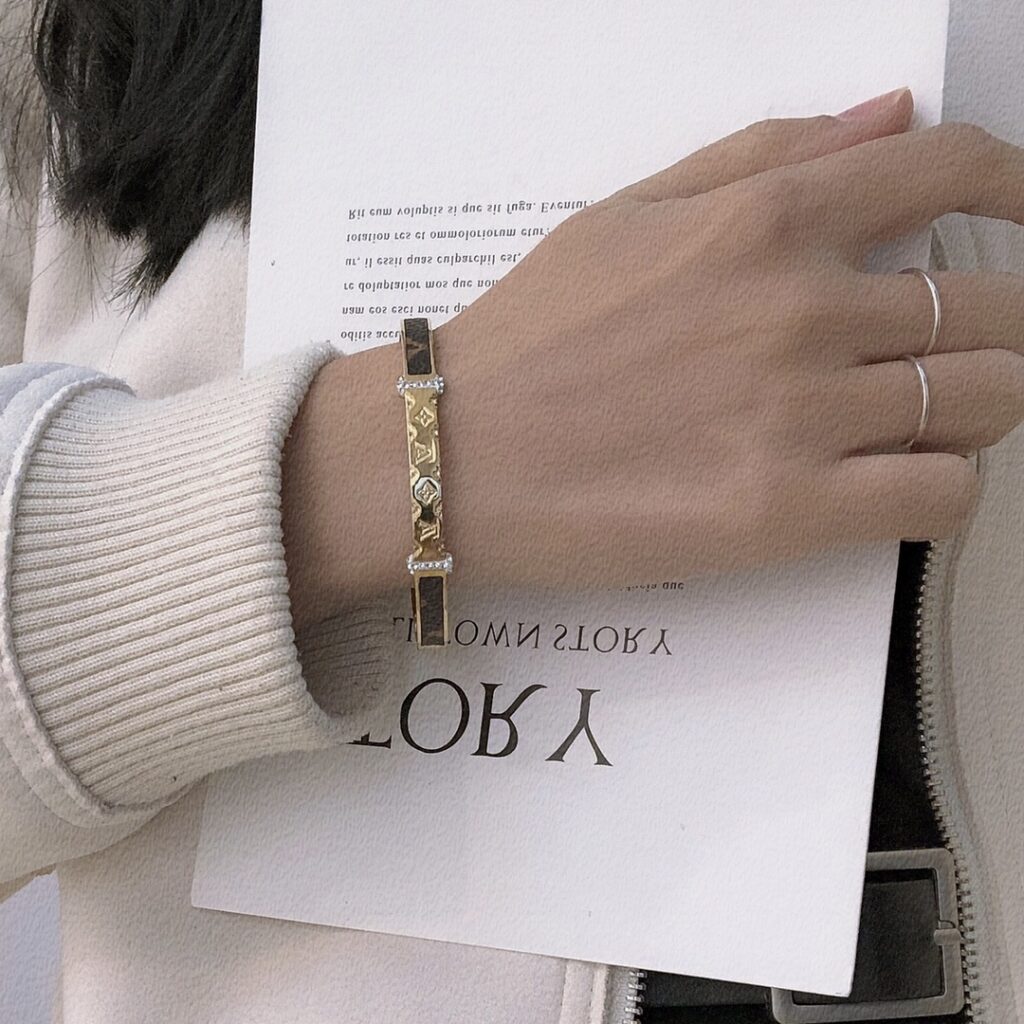 Designer S111 Ring editorial product context 2
