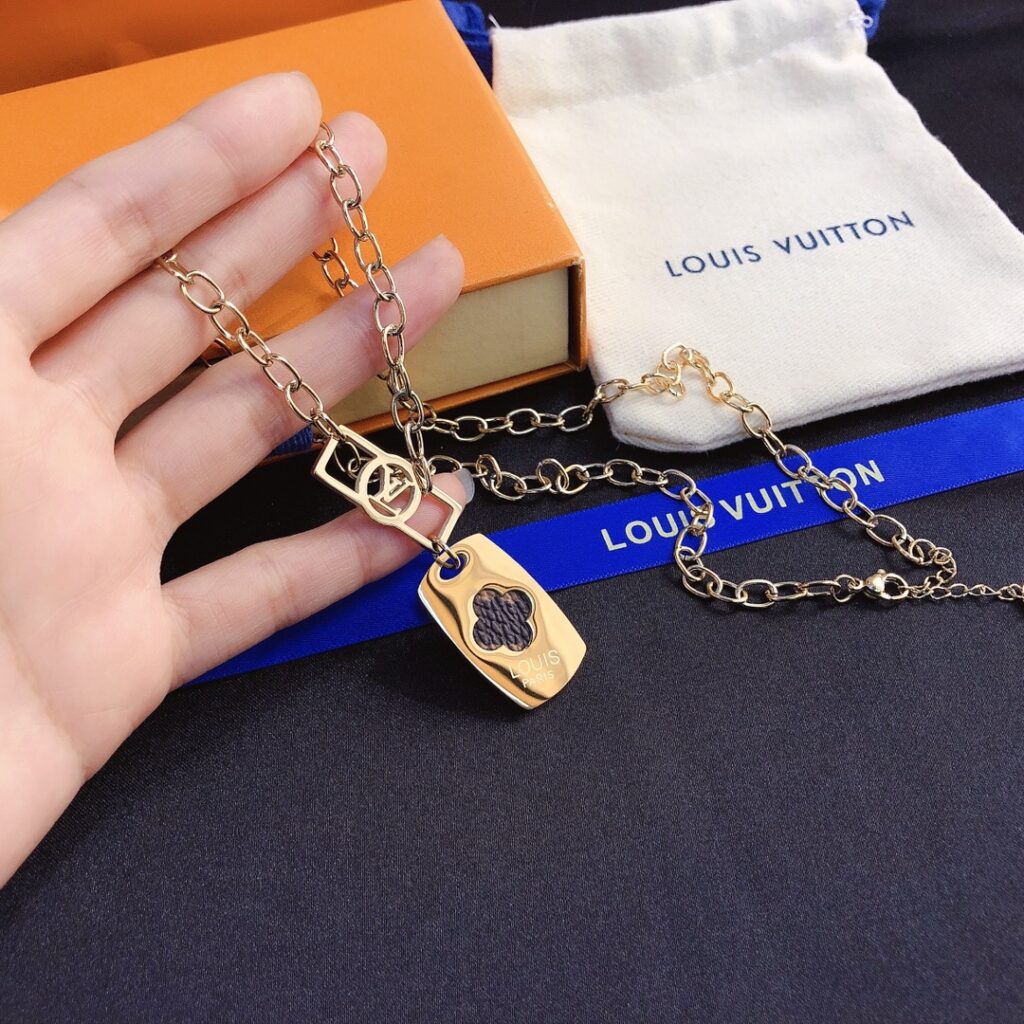 Designer Necklace editorial product context 1