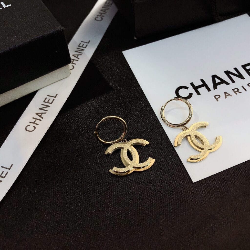 Designer A401 Ring editorial product context 1
