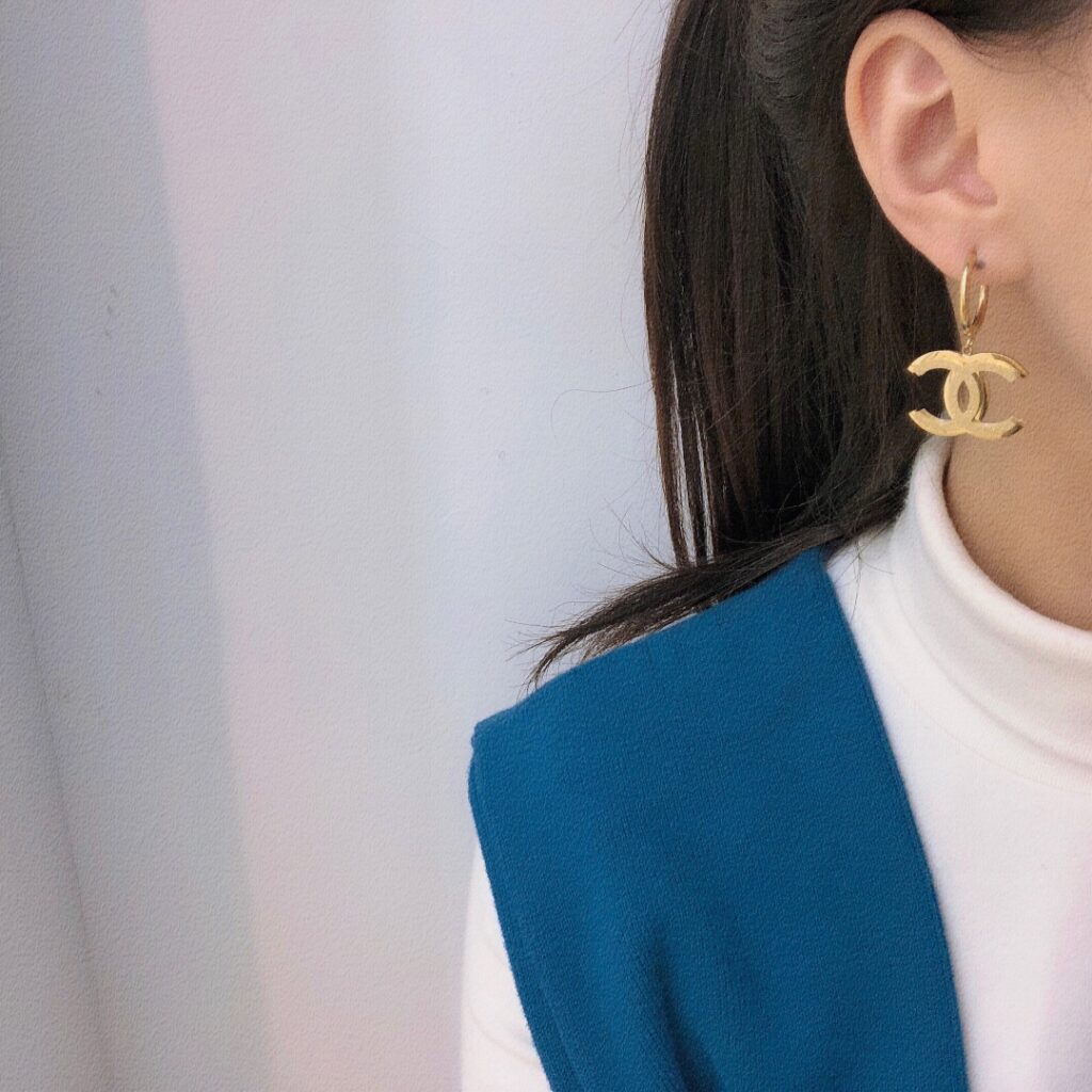 Designer A401 Ring editorial product context 2