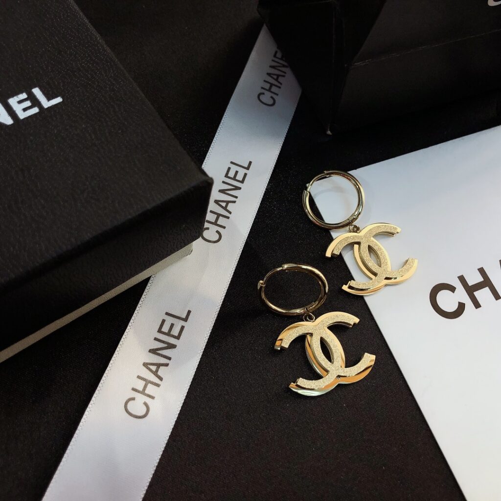 Designer A401 Ring editorial product context 3