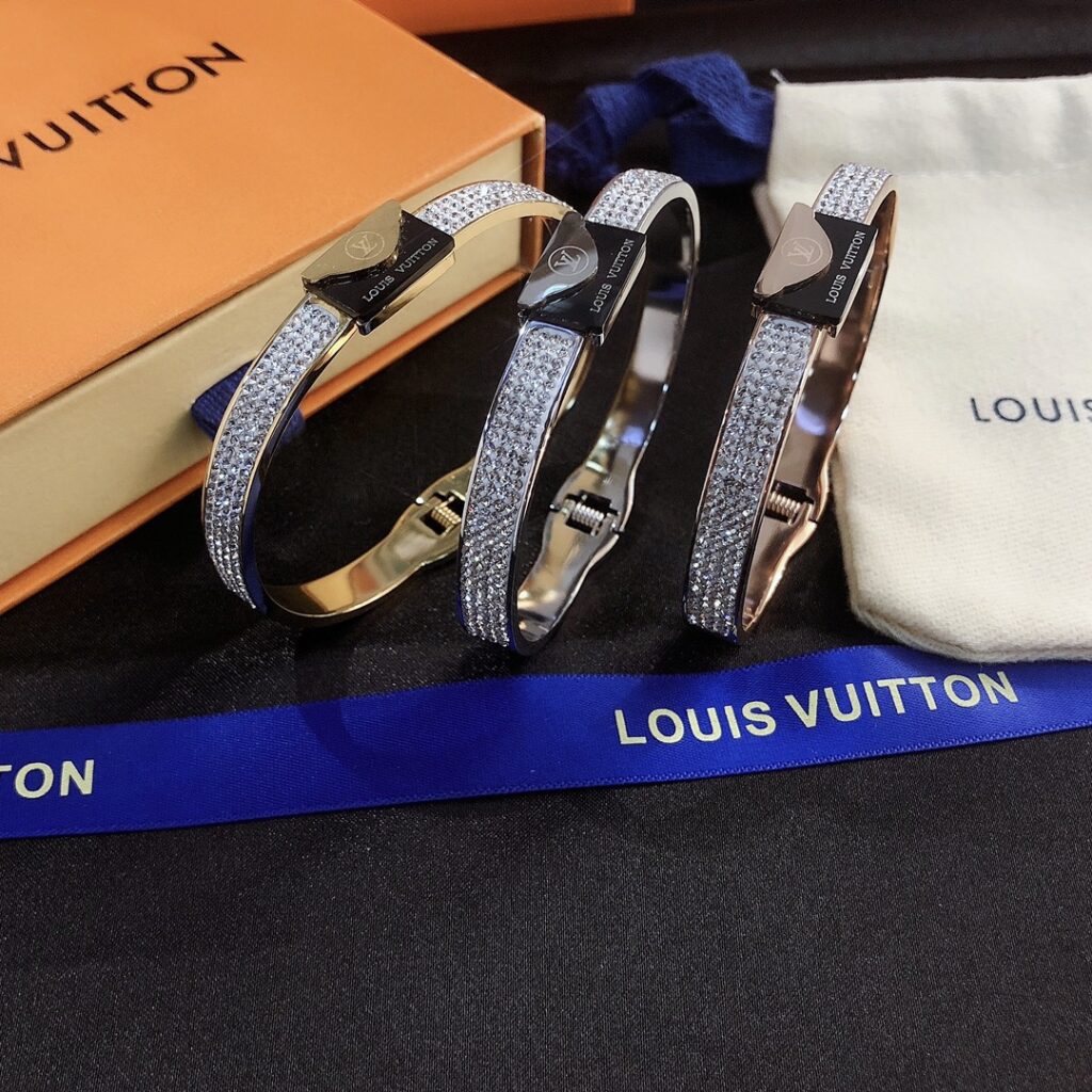 Designer S126 Ring editorial product context 3