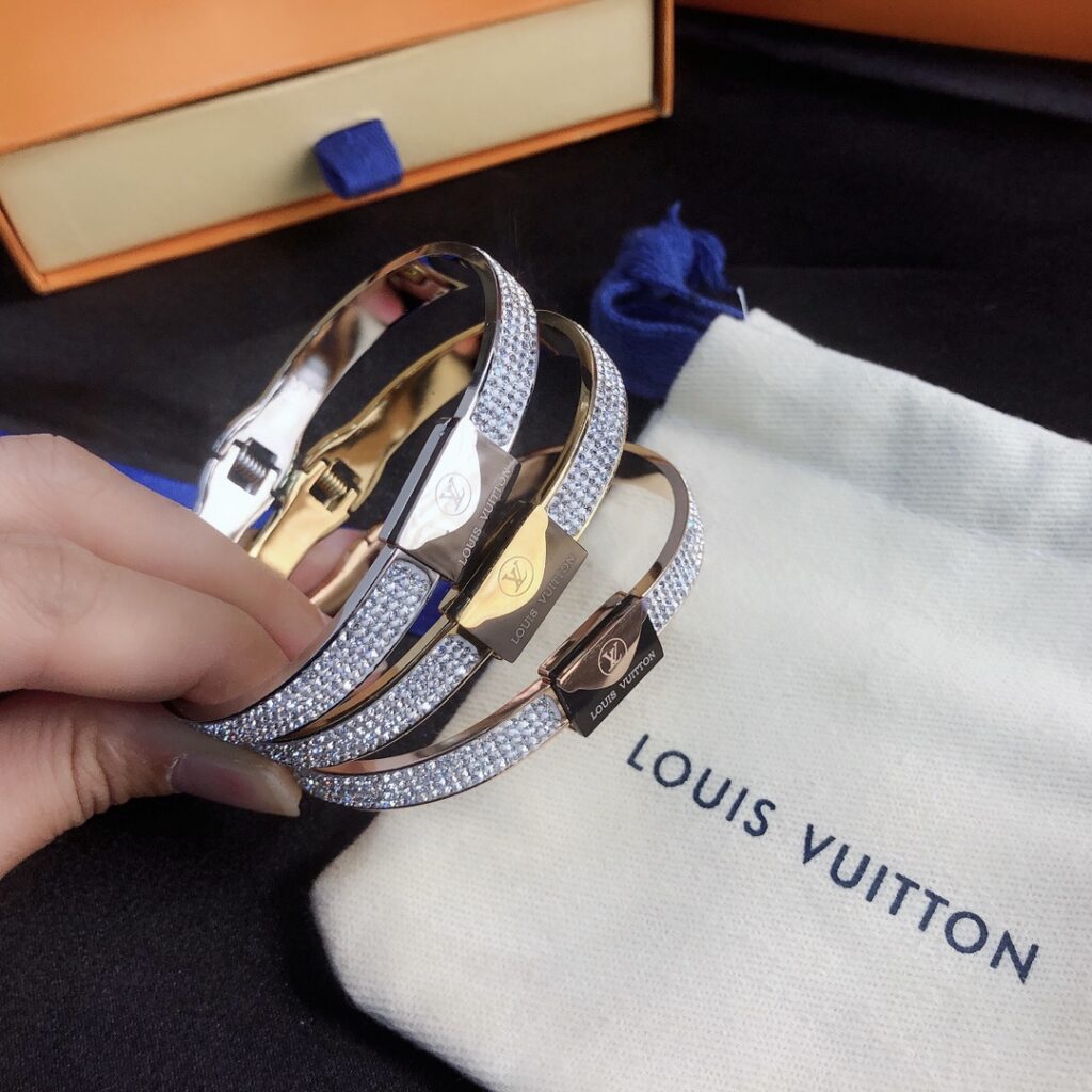 Designer S126 Ring editorial product context 1