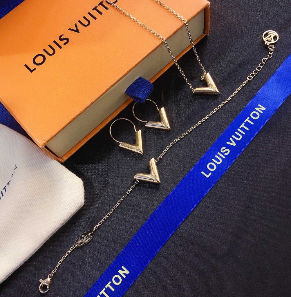 Designer Necklace editorial product context 3