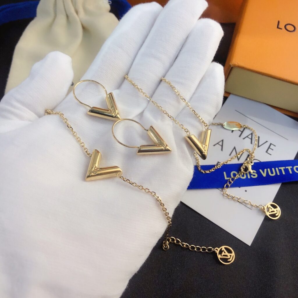 Designer Necklace editorial product context 2
