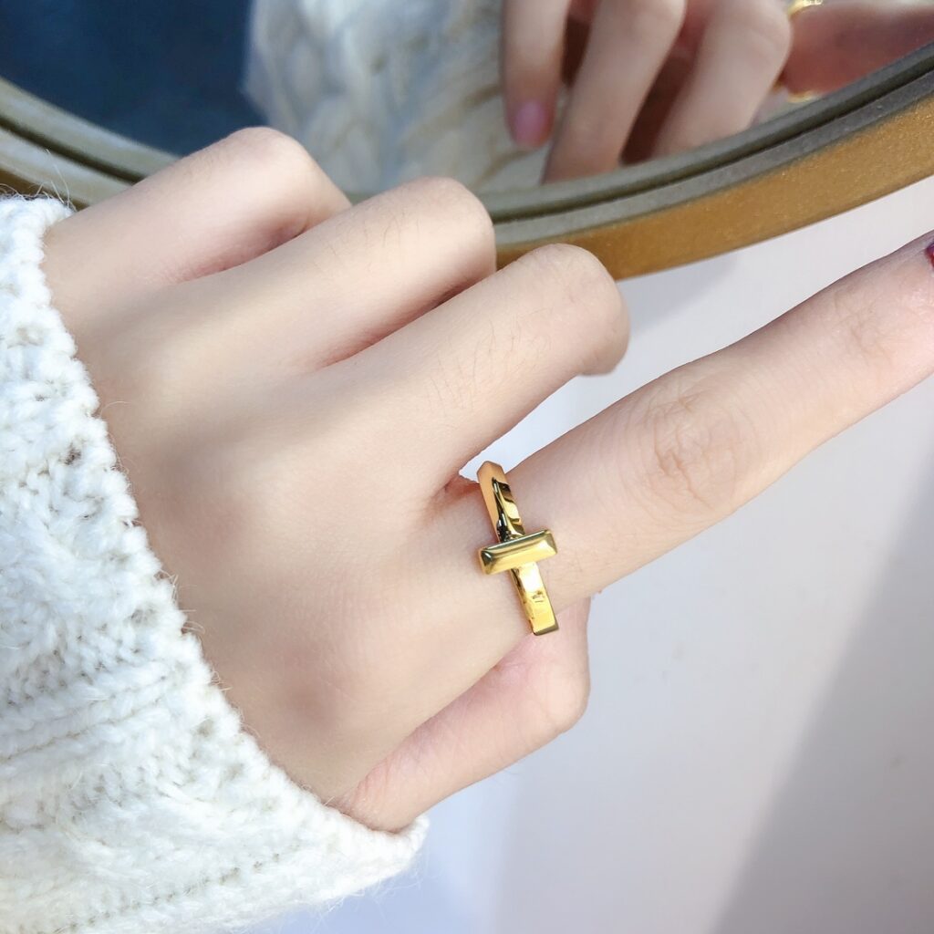 Designer J035 Ring editorial product context 2