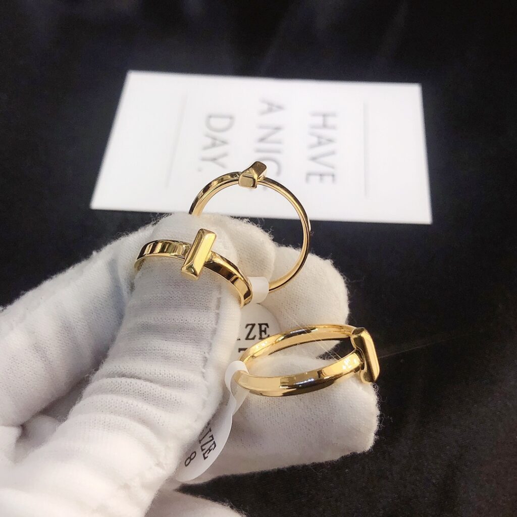 Designer J035 Ring editorial product context 3