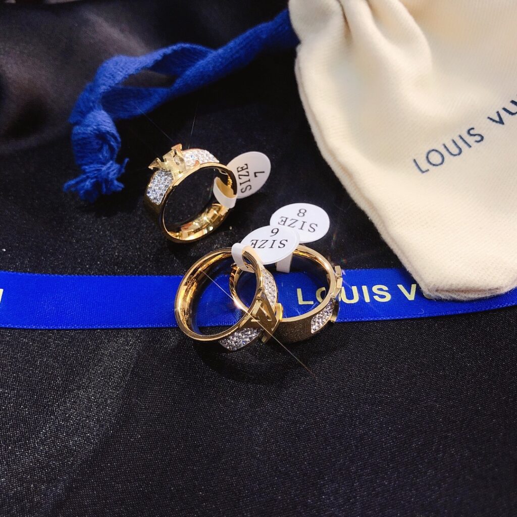 Designer J036 Ring editorial product context 3