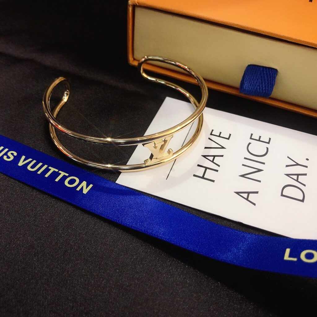 Designer S139 Ring editorial product context 3